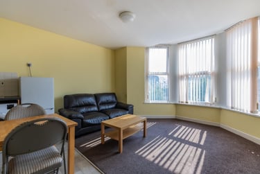 1 bed house, Newport Road, City Centre, Cardiff, CF241AH - Image 3